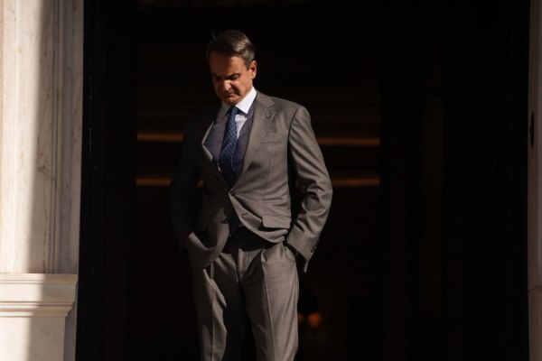 «Αφωνία» Μητσοτάκη για τους 27 Έλληνες απαχθέντες στην κυριακάτικη ανάρτηση