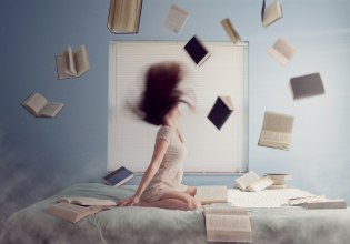 Το burnout του φθινοπώρου: Γιατί όλοι νιώθουν να έχουν «καεί» αυτή την εποχή