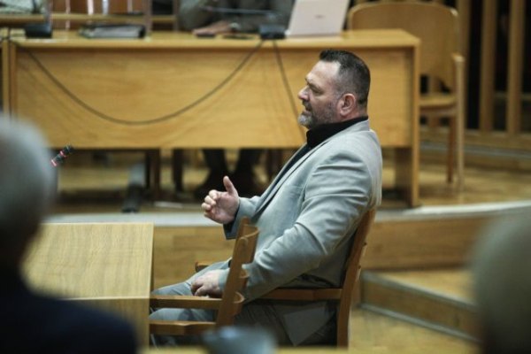 Ευρωκοινοβούλιο: Ο Λαγός συνέχισε να πληρώνεται ακόμη και μετά την καταδίκη του στην Ελλάδα