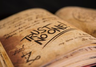 Στον βυθό η εμπιστοσύνη στους θεσμούς – Το 97% θεωρεί αρκετά ως πολύ διαδεδομένη τη διαφθορά στην Ελλάδα