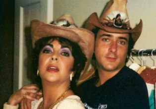 «Αδελφές ψυχές» οι Ελίζαμπεθ Τέιλορ και Τέιλορ Σουίφτ λέει ο γιος της