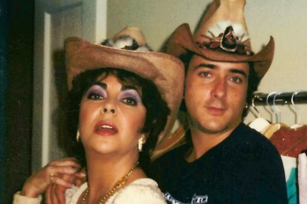 «Αδελφές ψυχές» οι Ελίζαμπεθ Τέιλορ και Τέιλορ Σουίφτ λέει ο γιος της