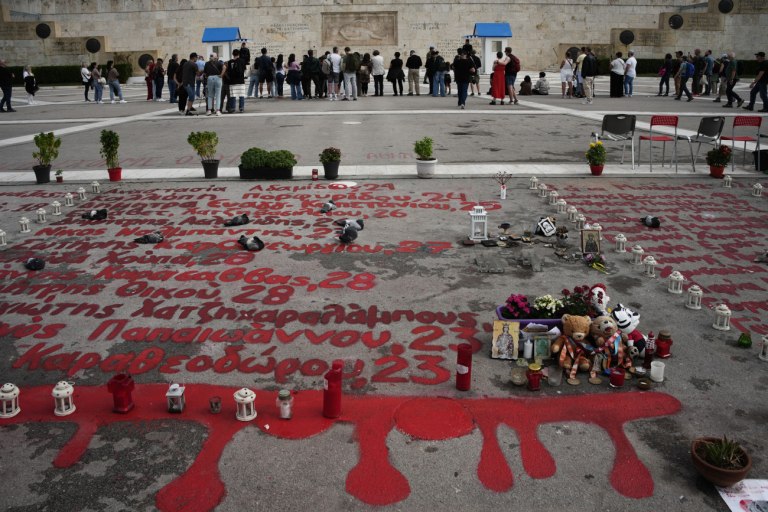 Άγνωστος Στρατιώτης: Πέρασε με 159 «ναι» η τροπολογία – Σφοδρά αντιπολιτευτικά πυρά