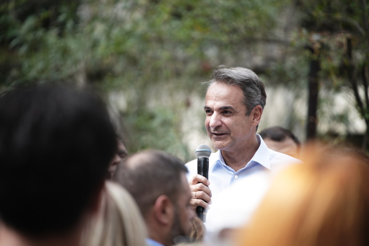 Μητσοτάκης: Κάνει το μαύρο άσπρο για το 13ωρο – Κατηγορεί την αντιπολίτευση για fake news