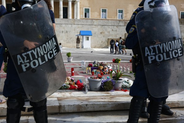 Μνημείο Άγνωστου Στρατιώτη: Πρόβα απαγόρευσης διαδηλώσεων κόντρα στη λαϊκή βούληση