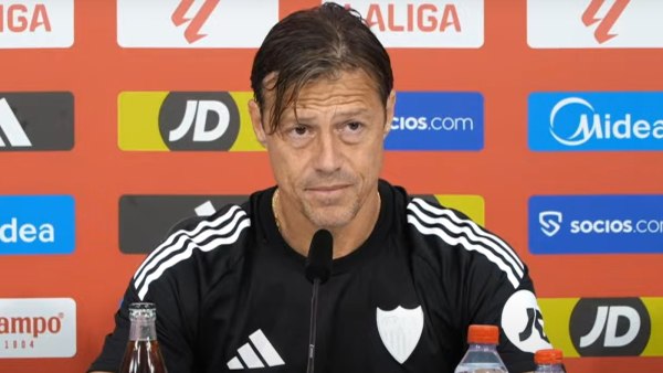 Οπαδός της Σεβίλλης υποκλίνεται στον Αλμέιδα: «Εχουμε τον πιο γ***το προπονητή» (vid)