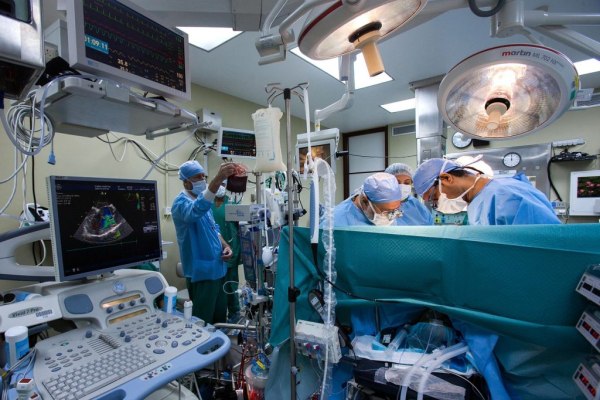 Ιατρικά λάθη: Εξουθένωση και υποστελέχωση μεταξύ των παραγόντων για τα απανωτά περιστατικά
