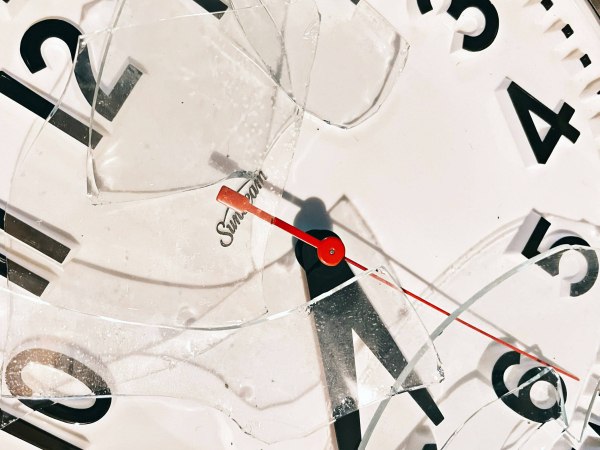 Αλλαγή της ώρας: Πώς η θερινή επηρεάζει την υγεία μας – Μπορεί η επιστροφή στη χειμερινή να ωφελήσει;