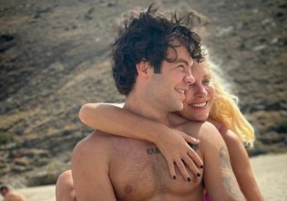 Δύο λέξεις είναι αρκετές: Οι ευχές του Άγγελου στη μητέρα του Ελένη Μενεγάκη για τα γενέθλιά της