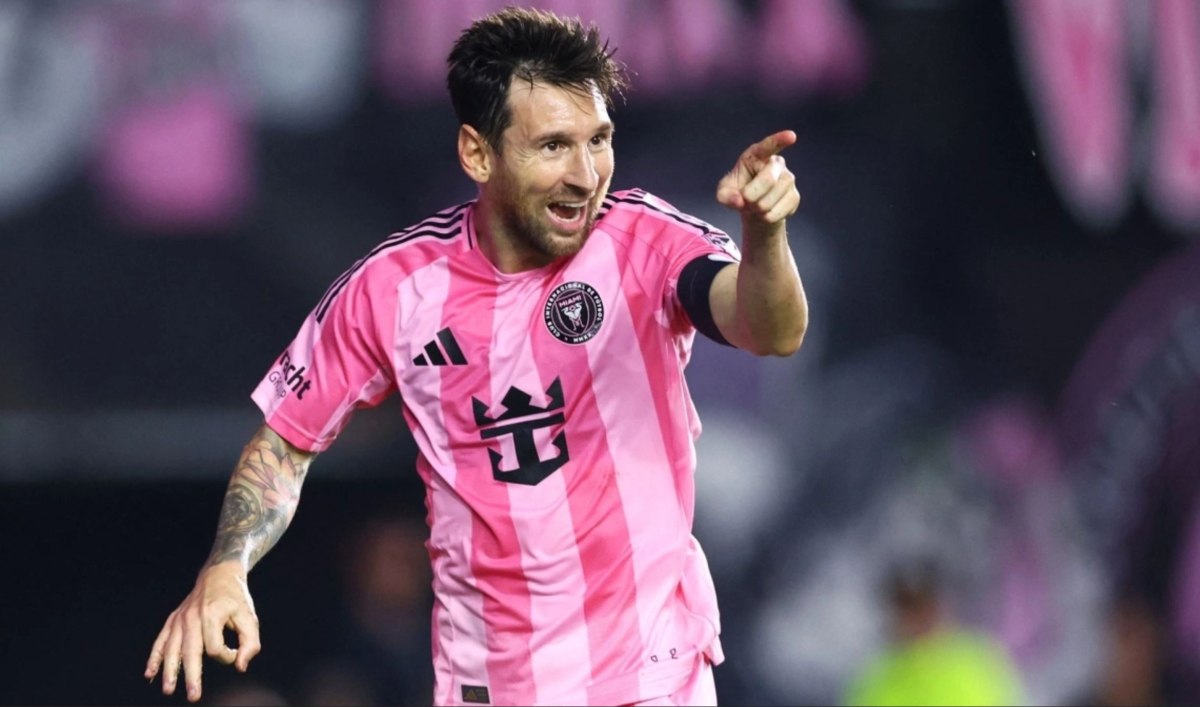 Ο Μέσι παρέλαβε το «Χρυσό Παπούτσι» και το γιόρτασε με δύο ακόμη γκολ (vids)