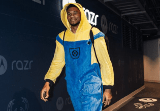 Φοβερή εμφάνιση: Ο Γιάννης Αντετοκούνμπο ντύθηκε minion για το Halloween (vid)