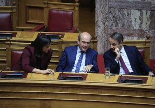 Βουλή: Πράξη δεύτερη για το 13ωρο με «γαλάζιες» ψήφους – Στην Ολομέλεια τα βλέμματα