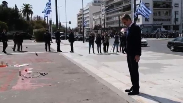 Μέγαρο Μαξίμου: Κάνει πεδίο σύγκρουσης τον Άγνωστο Στρατιώτη για να αλλάξει την ατζέντα