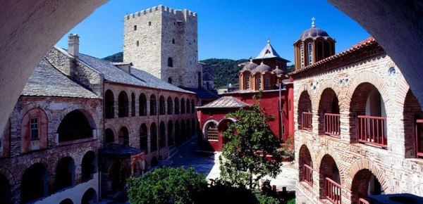 Θεσσαλονίκη: Συνελήφθη Ρώσος μοναχός για παράνομη παραμονή στην Ελλάδα – Ζούσε για 3 χρόνια στο Άγιο Όρος
