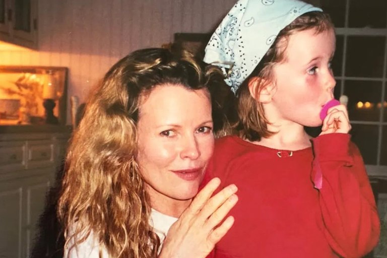 «Τοξικοί, εθισμένοι, ναρκισσιστές»: Η κόρη του Άλεκ Μπάλντουιν και της Κιμ Μπέισινγκερ για την οικογένεια της