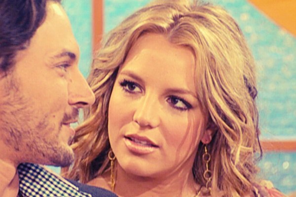 Μπρίτνεϊ Σπίαρς: «Σνίφαρε κοκαΐνη όσο θήλαζε» καταγγέλει ο Φέντερλαϊν – Ο καβγάς, η μπλε περούκα, η διατροφή