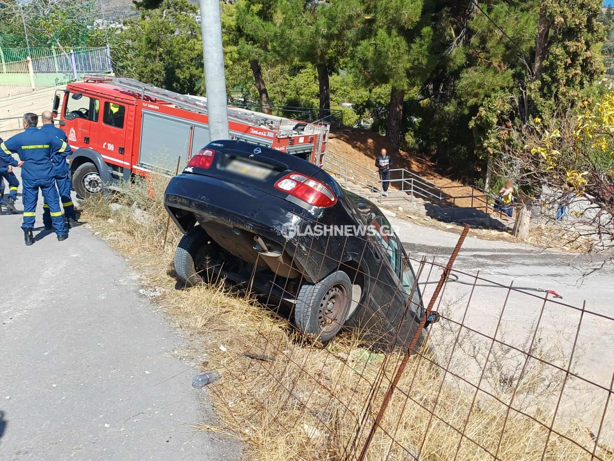 Χανιά: Ηλικιωμένη οδηγός έπεσε σε χαντάκι – Επιχείρηση για τον απεγκλωβισμό της