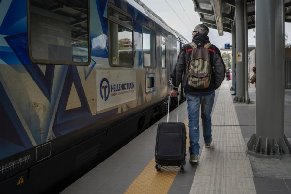 Λιτόχωρο: Ακινητοποιήθηκε λόγω βλάβης τρένο με 144 επιβάτες – Εκτελούσε δρομολόγιο από Θεσσαλονίκη προς Αθήνα