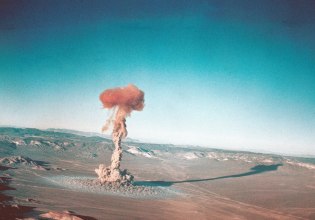 Τραμπ: Ανατρέπει την αμερικάνικη πολιτική δεκαετιών για τις πυρηνικές δοκιμές – Τι γνωρίζουμε, τι θα σημάνει