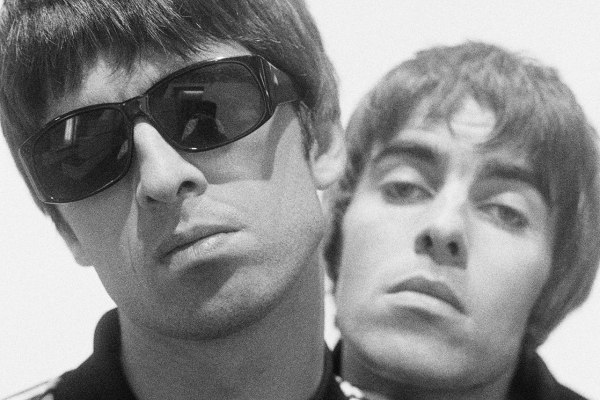 332.280 ευρώ για μια σπασμένη κιθάρα; Όταν ο Λίαμ Γκάλαχερ διέλυσε τη Britpop αυτοκρατορία των Oasis