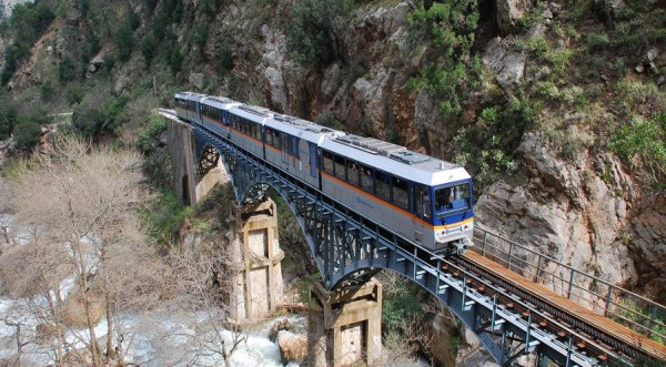 Καλάβρυτα: Ακινητοποιήθηκε ξανά ο Οδοντωτός λόγω βλάβης – Εγκλωβισμένοι σε απόκρημνο σημείο οι επιβάτες