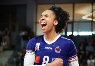 Θρίαμβος της ζωής: Η βολεϊμπολίστρια Αλίσια Όγκομς νίκησε τον καρκίνο και ευχαρίστησε τον ΑΟ Θήρας (pics)