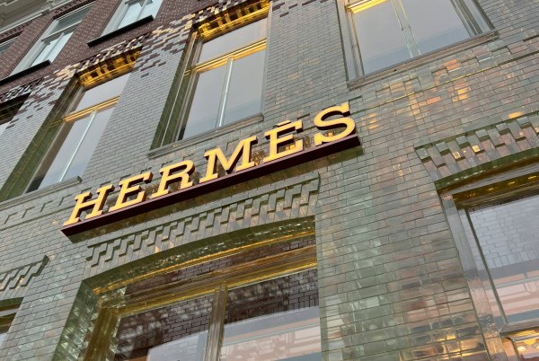 Κληρονόμος της Hermès έμεινε «σχεδόν» άπορος – Και το ανακάλυψε χάρη στη σύζυγο του επιστάτη του