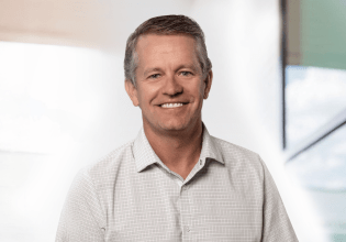 Ο CEO της Walmart μιλά – και προκαλεί