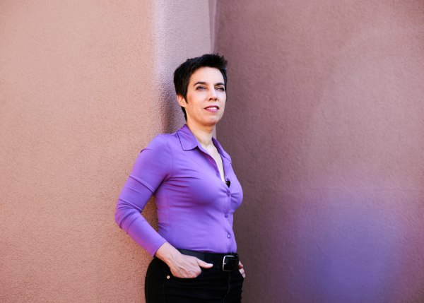 Esther Vivas στο in: «Στα χέρια της ακροδεξιάς, η μητρότητα σημαίνει βία»