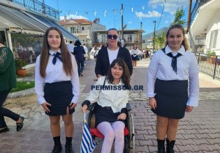 Στιγμές συγκίνησης στις Θεσπιές: Η Αλεξία στην παρέλαση έξι χρόνια μετά το τραυματισμό της από αδέσποτη σφαίρα