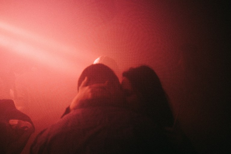 Όχι, δεν είναι αγάπη: Τρία red flags που μας μπερδεύουν