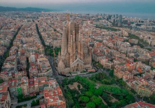 Βαρκελώνη: Η Σαγράδα Φαμίλια έγινε η… ψηλότερη εκκλησία του κόσμου!