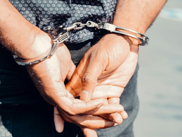 Παραβατικότητα ανηλίκων: Και οι γονείς στη φυλακή