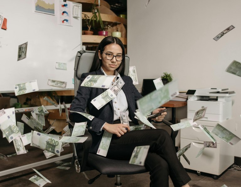 Η ΕΕ ζητά μισθολογική διαφάνεια – Ποιες χώρες είναι πιο κοντά στο να την πετύχουν;