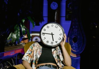 «Κοινωνικό τζετ λαγκ»: Πώς μας επηρεάζει η αλλαγή της ώρας;