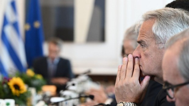 Σκάνδαλο ΟΠΕΚΕΠΕ: Μπούμερανγκ η εξεταστική για Μαξίμου – ο ένας «καρφώνει» τον άλλο