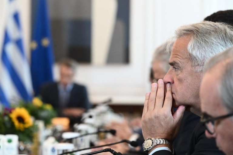 Σκάνδαλο ΟΠΕΚΕΠΕ: Μπούμερανγκ η εξεταστική για Μαξίμου – ο ένας «καρφώνει» τον άλλο