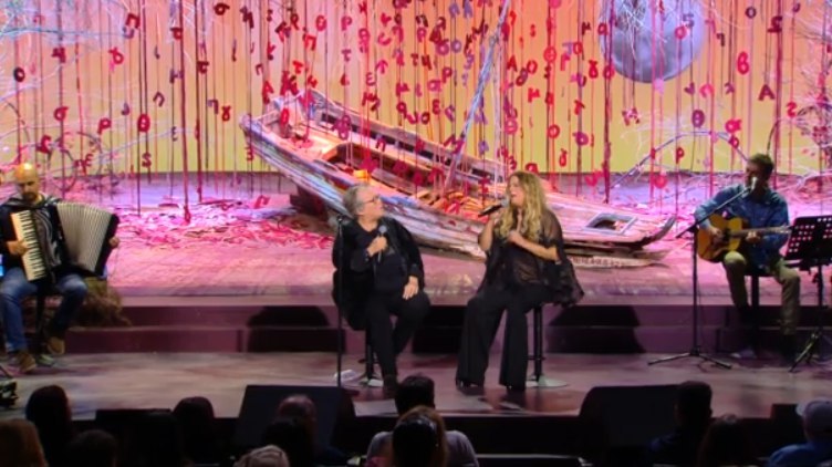 Δυο σπουδαίες ερμηνεύτριες στην πρεμιέρα του «Αλ Τσαντίρι Νιούζ» – Ο Λάκης Λαζόπουλος υποδέχτηκε Δήμητρα Γαλάνη και Ελένη Τσαλιγοπούλου