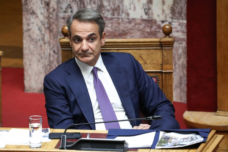 Στριμωγμένος ο Μητσοτάκης: Ξαναπετάει το μπαλάκι σε Δένδια – «Δεν διαφώνησε, τη συνυπέγραψε, θα την ψηφίσει»