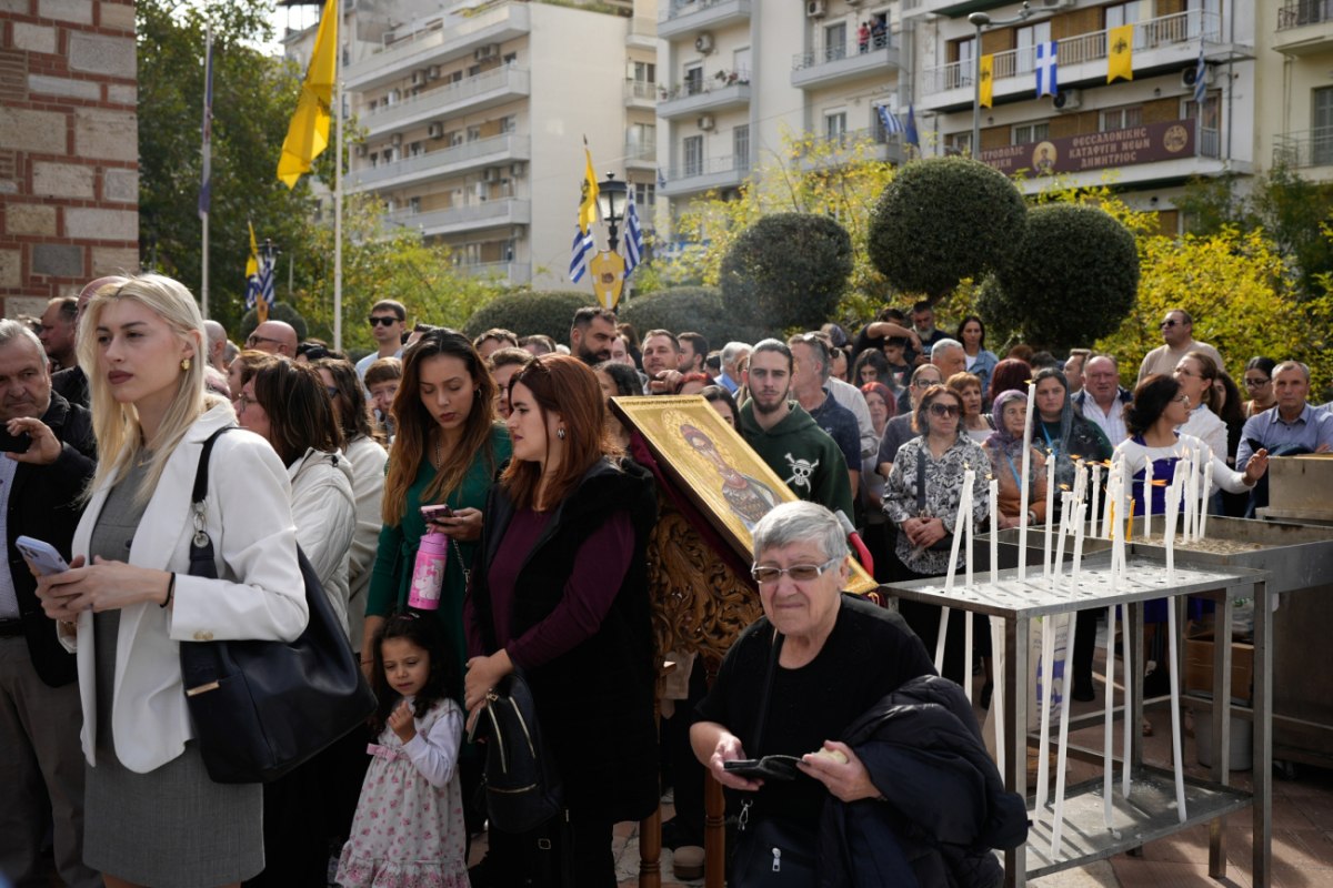 Θεσσαλονίκη: Τίμησε με ιδιαίτερη λαμπρότητα την επέτειο της απελευθέρωσης – Πλήθος κόσμου στον Άγιο Δημήτριο