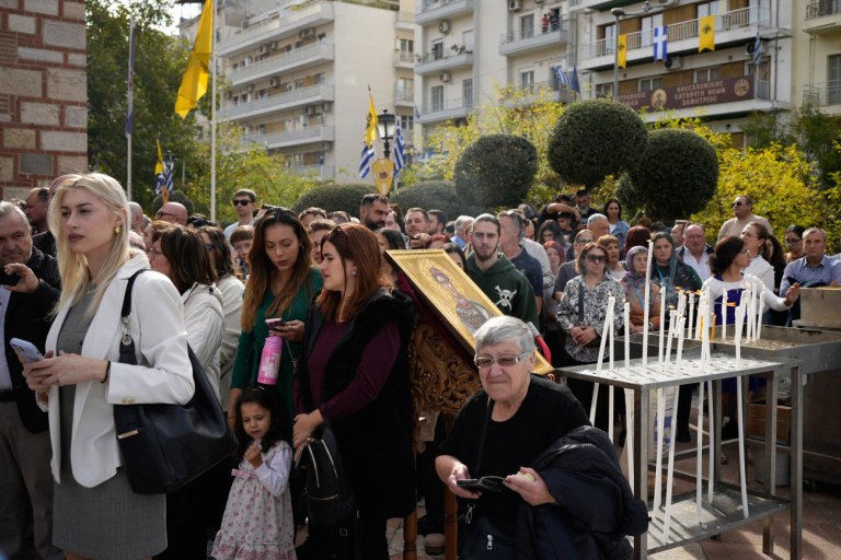 Θεσσαλονίκη: Τίμησε με ιδιαίτερη λαμπρότητα την επέτειο της απελευθέρωσης – Πλήθος κόσμου στον Άγιο Δημήτριο