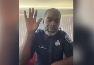 Αντί για τον ένοχο αποκάλυψε… τι εσώρουχο φοράει: Αστυνομικός εμφανίστηκε νεγκλιζέ σε e-δικαστήριο