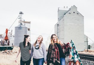 Αυτό είναι το μεγάλο μυστικό για να αντέξει μια φιλία μέσα στα χρόνια