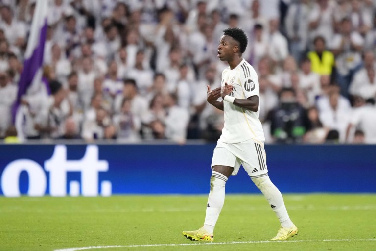 «Τρελάθηκε» ο Βινίσιους όταν τον έβγαλε ο Αλόνσο από το «Clasico»: «Εγώ αλλαγή; Φεύγω από την ομάδα» (vid)