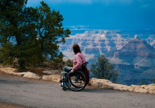 Οι αόρατες ανισότητες της Ευρώπης: Οι γυναίκες με αναπηρία στο σταυροδρόμι των διακρίσεων
