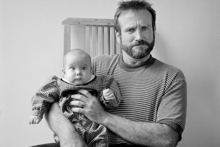 «Eμετικός οχετός του TikTok»: Η κόρη του Ρόμπιν Γουίλιαμς ξεσπά κατά των deepfakes με τον νεκρό πατέρα της