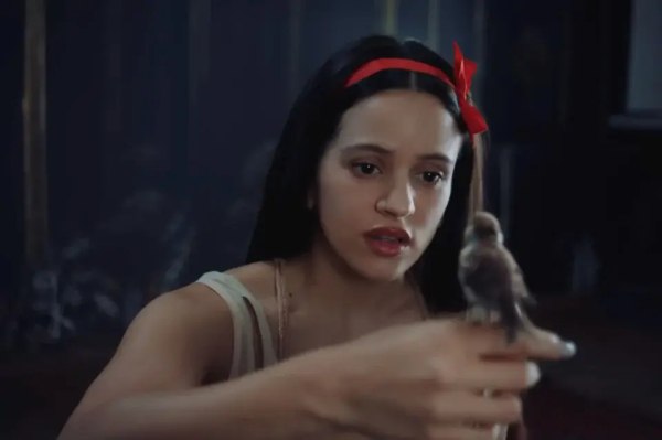 H Rosalía και η Björk ενώνουν τις φωνές τους στο «Berghain» και η όπερα αγκαλιάζει την avant-pop