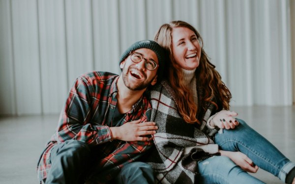 Η επιστήμη ξέρει γιατί μας αρέσει το καλό χιούμορ