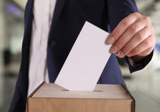 Σχεδόν 7 στους 10 θεωρούν ότι η διαφθορά έχει αυξηθεί – Ακόμα περισσότεροι ότι η κυβέρνηση προσπαθεί να τη συγκαλύψει