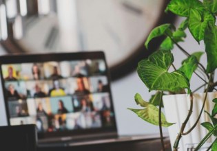 Η μάχη για την τηλεργασία καλά κρατεί – Οι εργαζόμενοι έτοιμοι να κάνουν θυσίες για να κερδίσουν ευελιξία